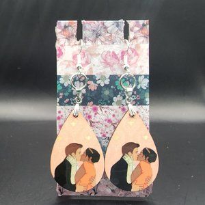Anthony & Kate Kiss: Bridgerton Teardrop Earring